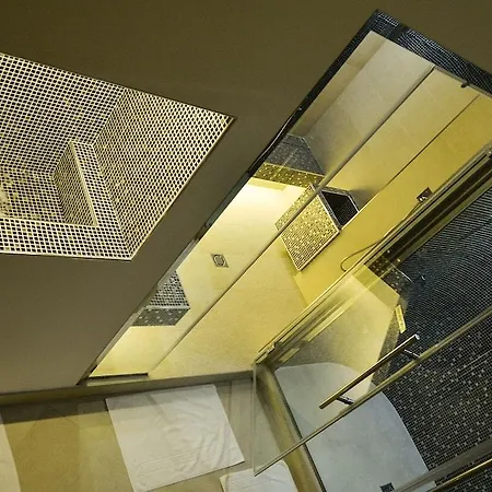 Отель Palace - Bistrot & 4*