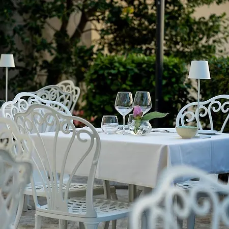 Palace - Bistrot & Hotell