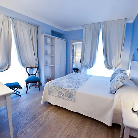 Palace - Bistrot & 4* Остуни