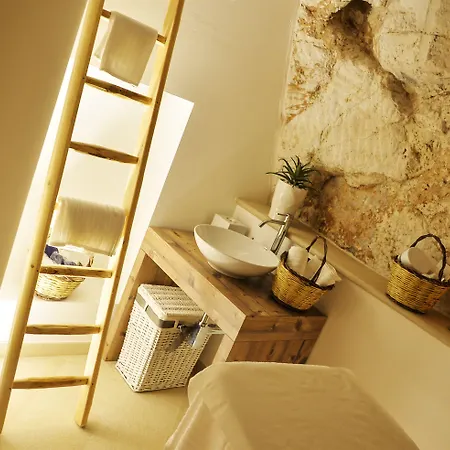 Palace - Bistrot & 4* 奥斯图尼