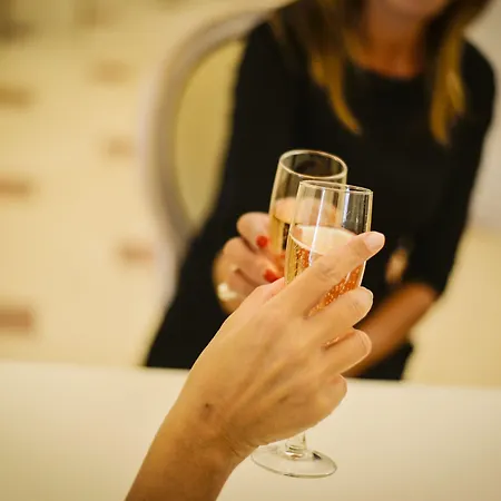 Отель Palace - Bistrot & 4*