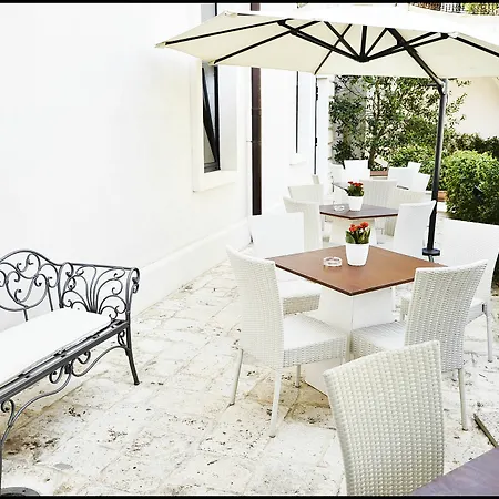 Palace - Bistrot & 酒店 奥斯图尼