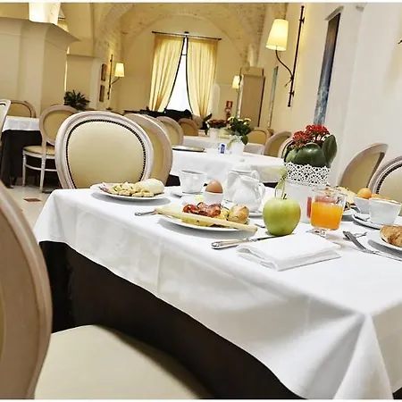 Palace - Bistrot & 奥斯图尼