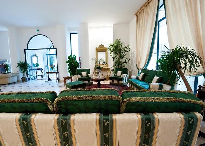 Palace - Bistrot & מלון אוסטוני