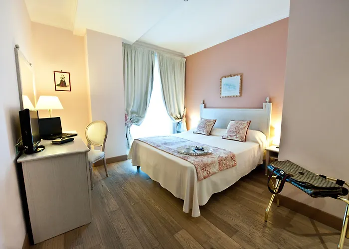 Palace - Bistrot & מלון אוסטוני