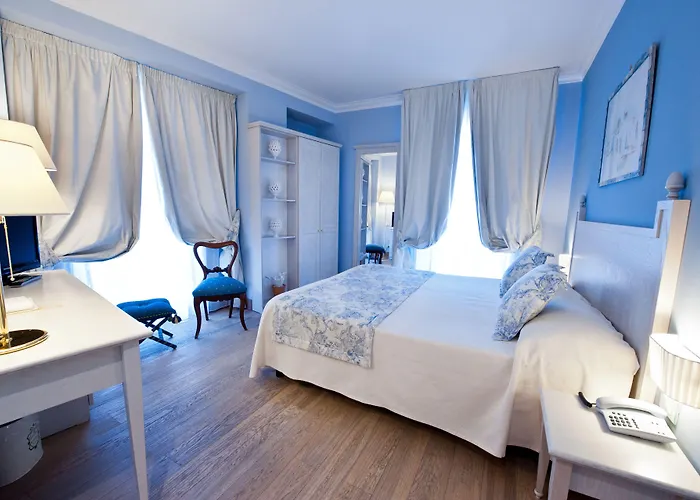 Palace - Bistrot & 4* オストゥーニ