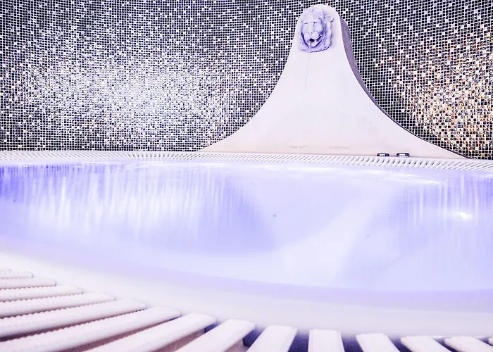 מלון Palace - Bistrot & אוסטוני