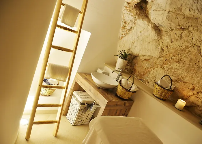 Palace - Bistrot & 4* オストゥーニ