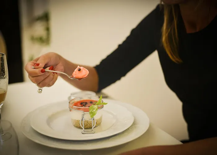 Palace - Bistrot & ホテル 4*