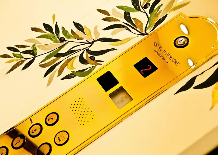 Palace - Bistrot & 4* オストゥーニ