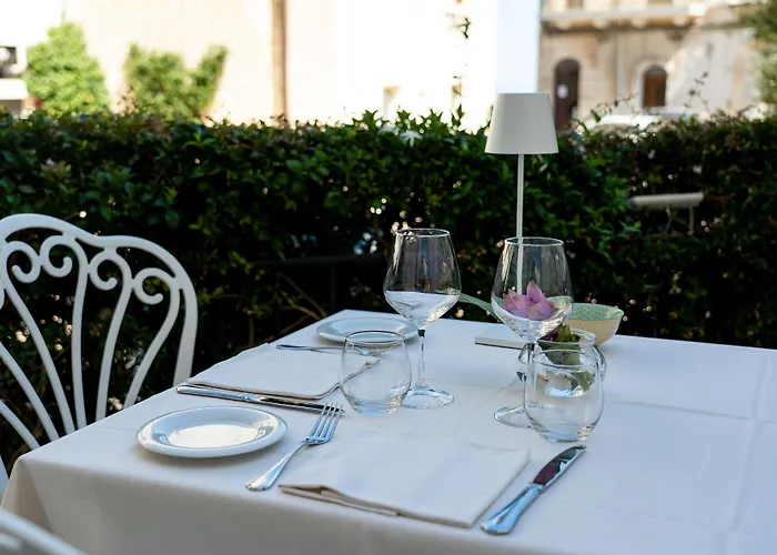 מלון Palace - Bistrot & אוסטוני