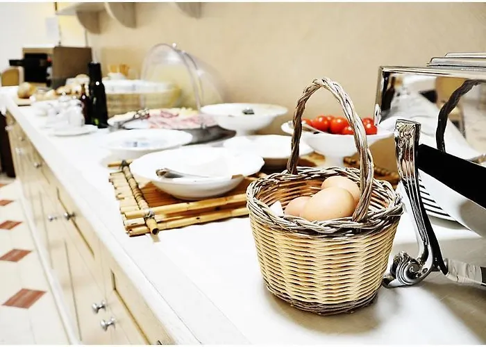 Palace - Bistrot & ホテル オストゥーニ