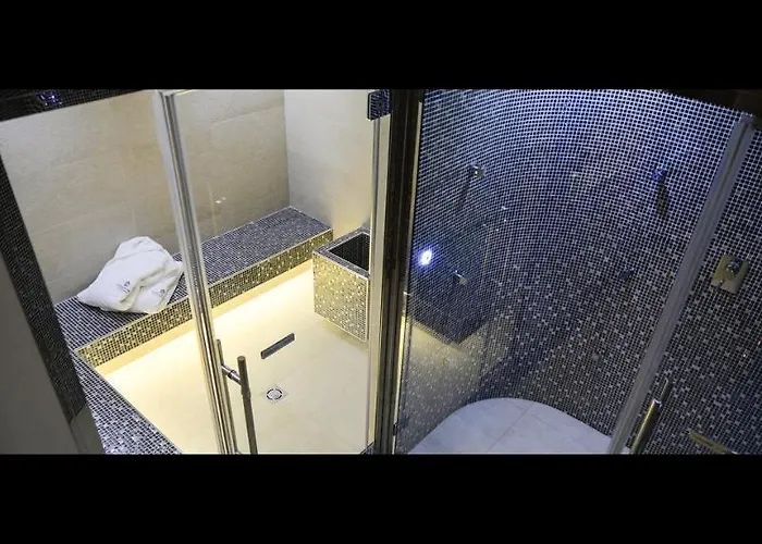 Palace - Bistrot & מלון